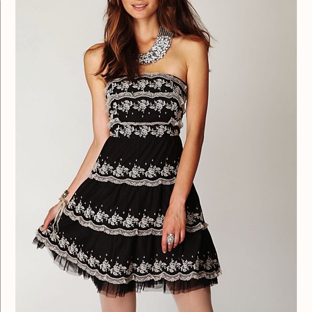 Free People Black Strapless Tiered Lace Dress